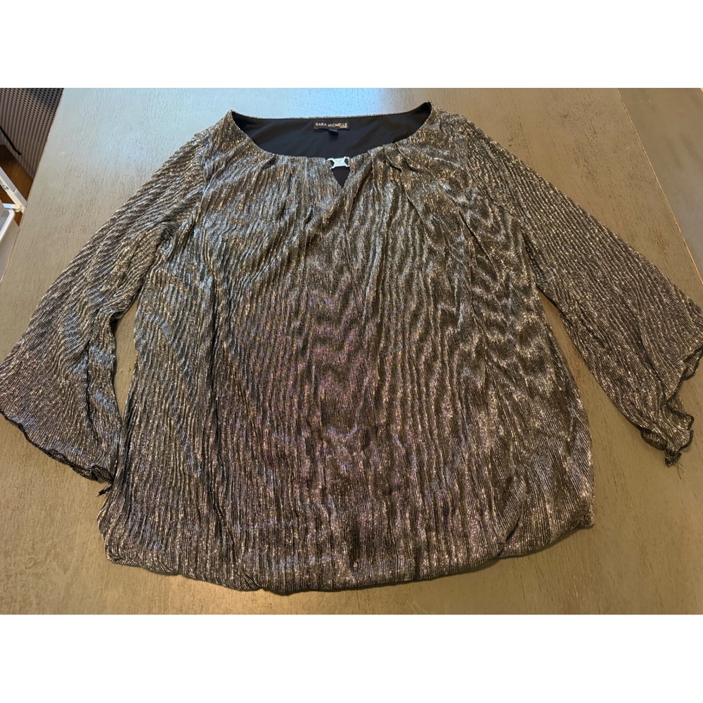 Sara Michelle Woman Silver Metallic Pleated Bell Sleeve Bubble Hem Blouse 1X